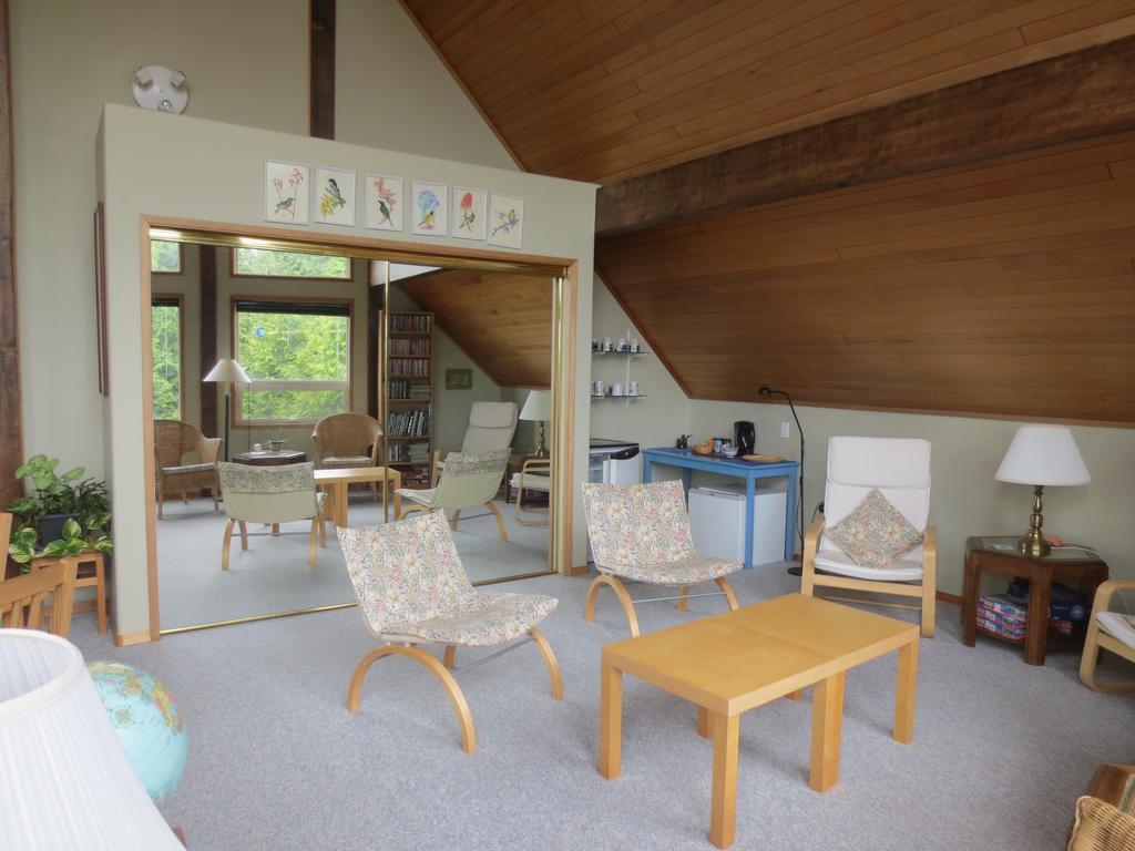 Bed and Breakfast Moon And Sixpence à Ucluelet Extérieur photo