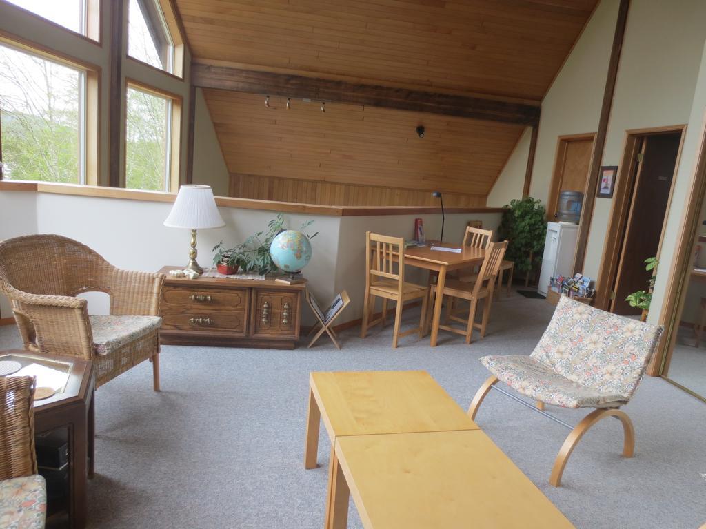 Bed and Breakfast Moon And Sixpence à Ucluelet Extérieur photo