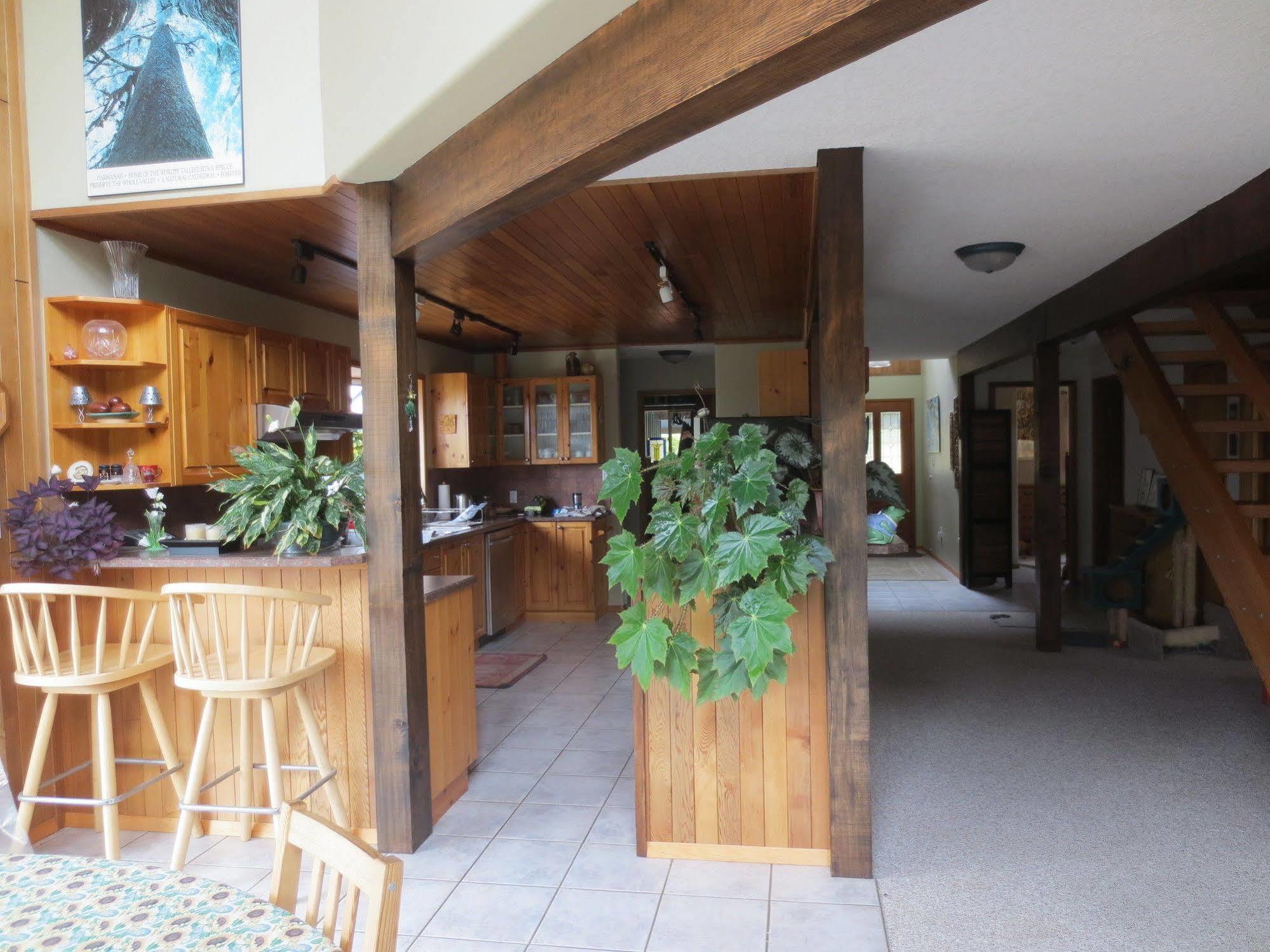 Bed and Breakfast Moon And Sixpence à Ucluelet Extérieur photo