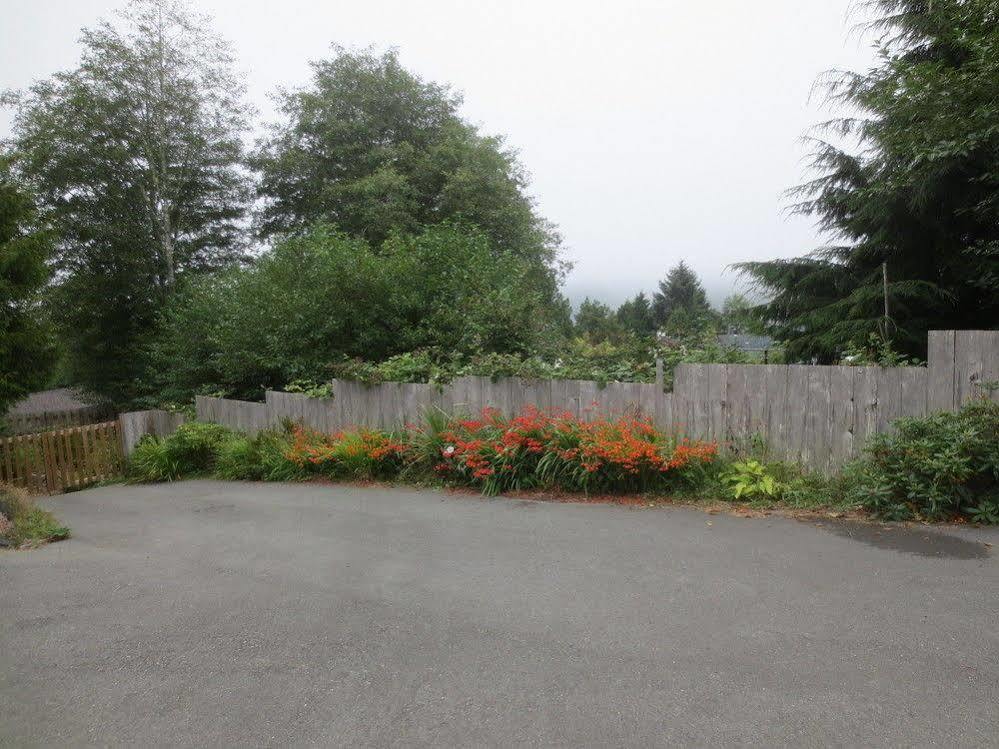 Bed and Breakfast Moon And Sixpence à Ucluelet Extérieur photo