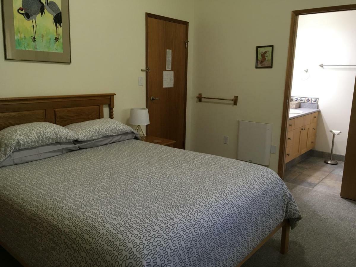 Bed and Breakfast Moon And Sixpence à Ucluelet Extérieur photo